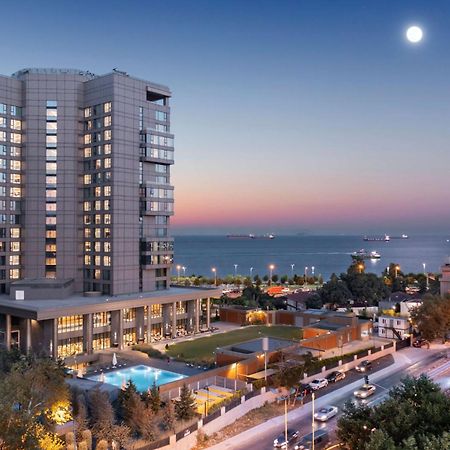 Hotel Hilton Istanbul Bakirkoy Exterior foto The complex at night