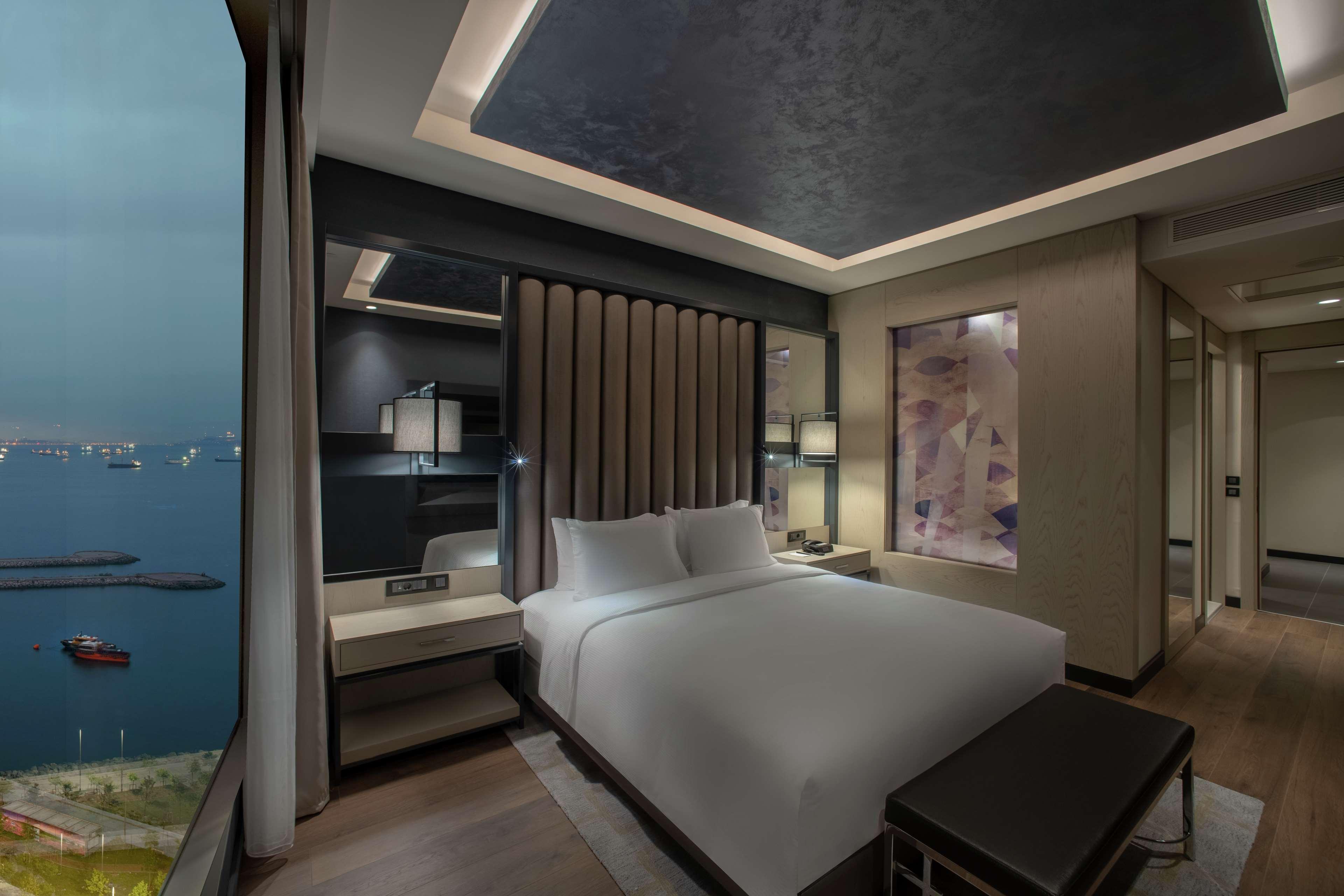 Hotel Hilton Istanbul Bakirkoy Habitación foto A bedroom at the hotel