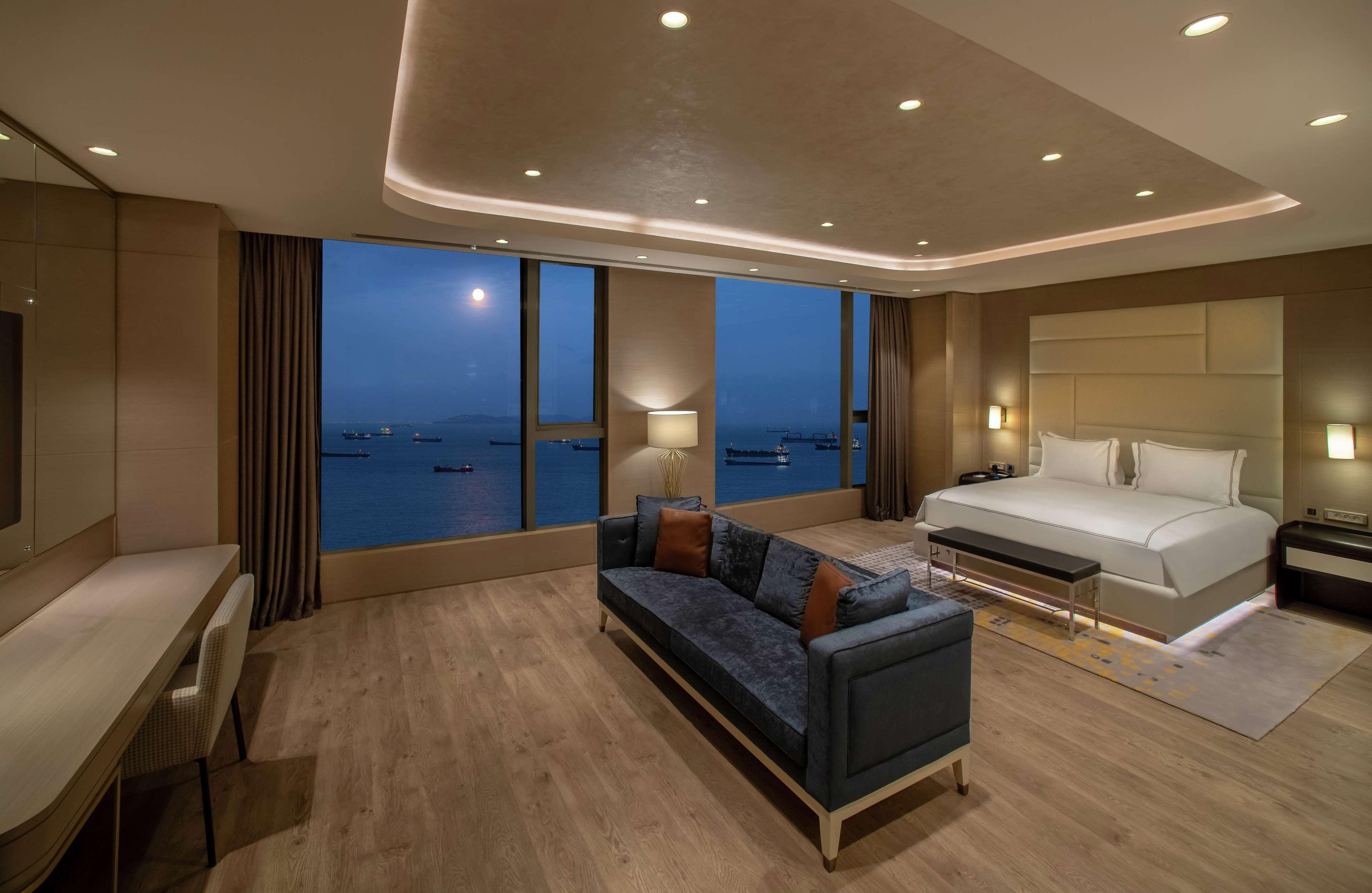 Hotel Hilton Istanbul Bakirkoy Exterior foto A bedroom at the hotel