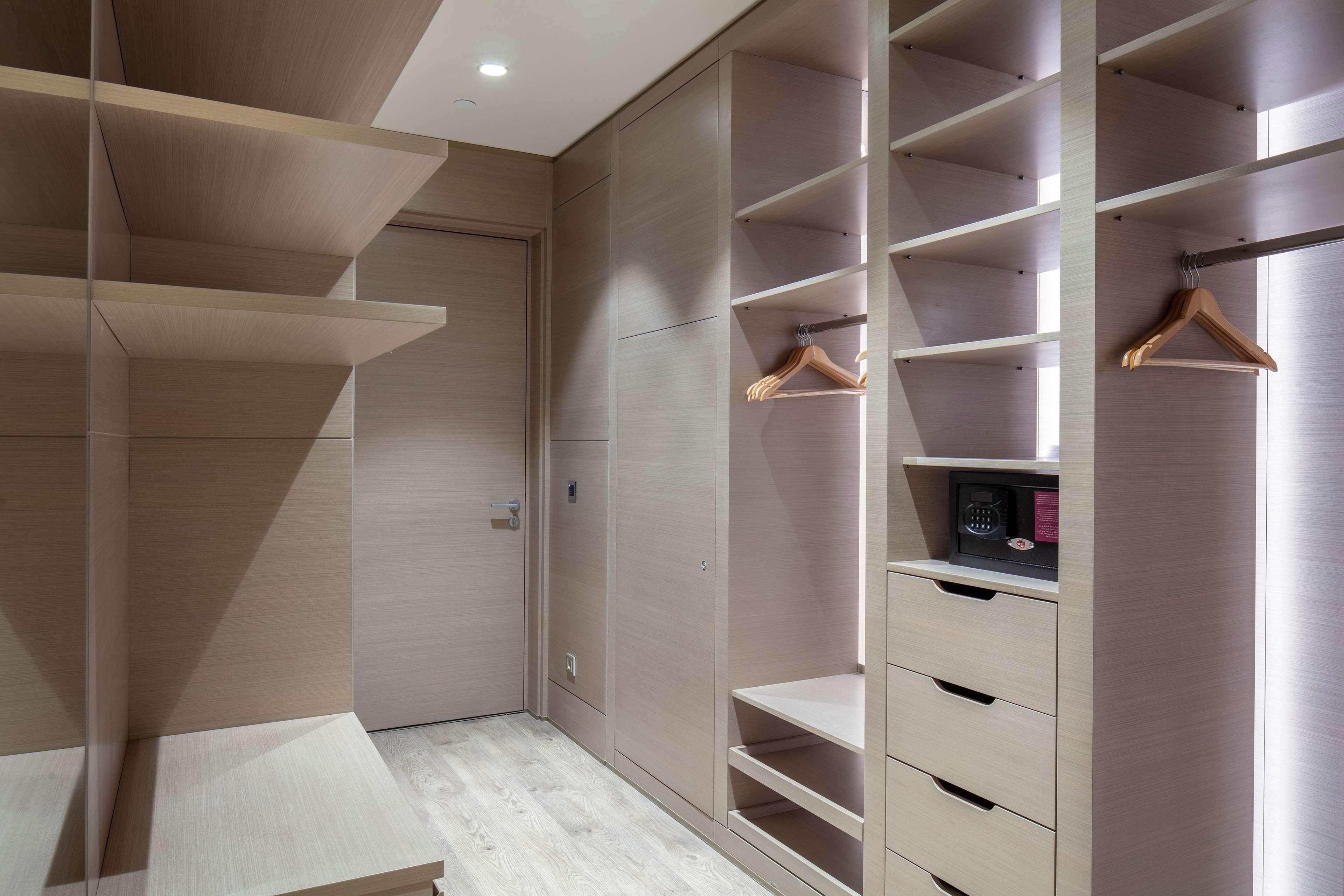 Hotel Hilton Istanbul Bakirkoy Exterior foto A walk-in closet