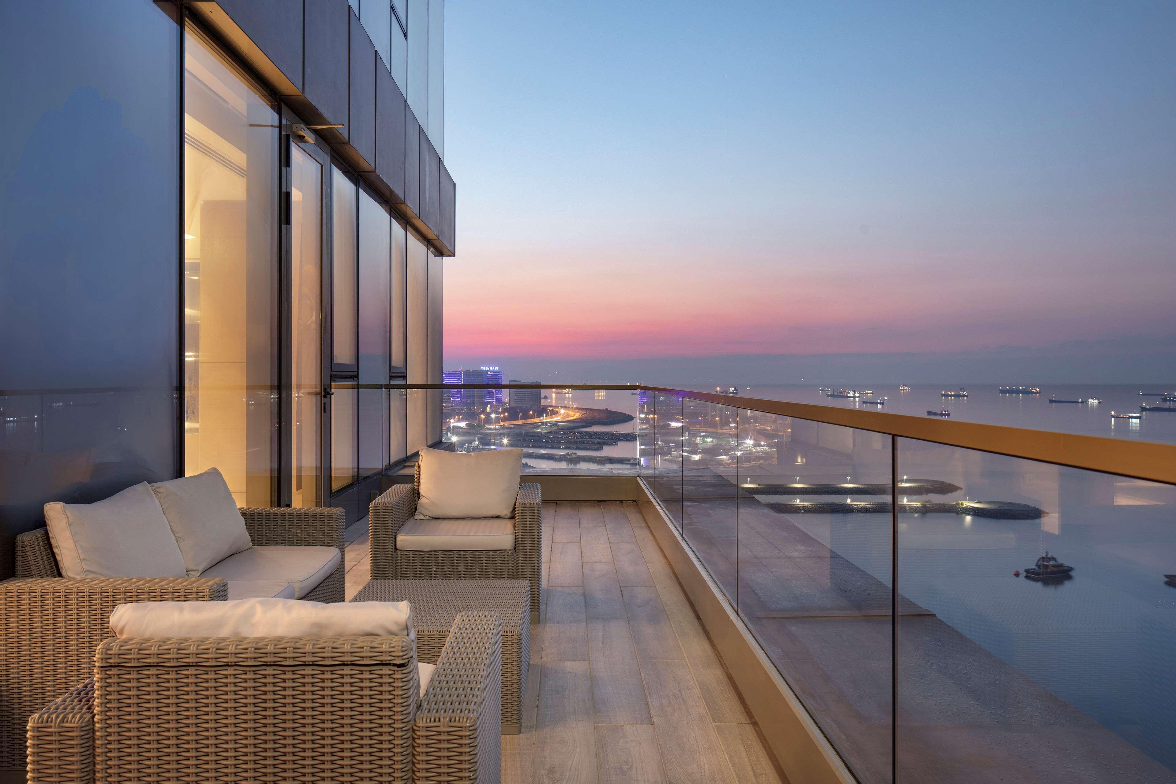 Hotel Hilton Istanbul Bakirkoy Exterior foto View from the balcony of a residential apartment