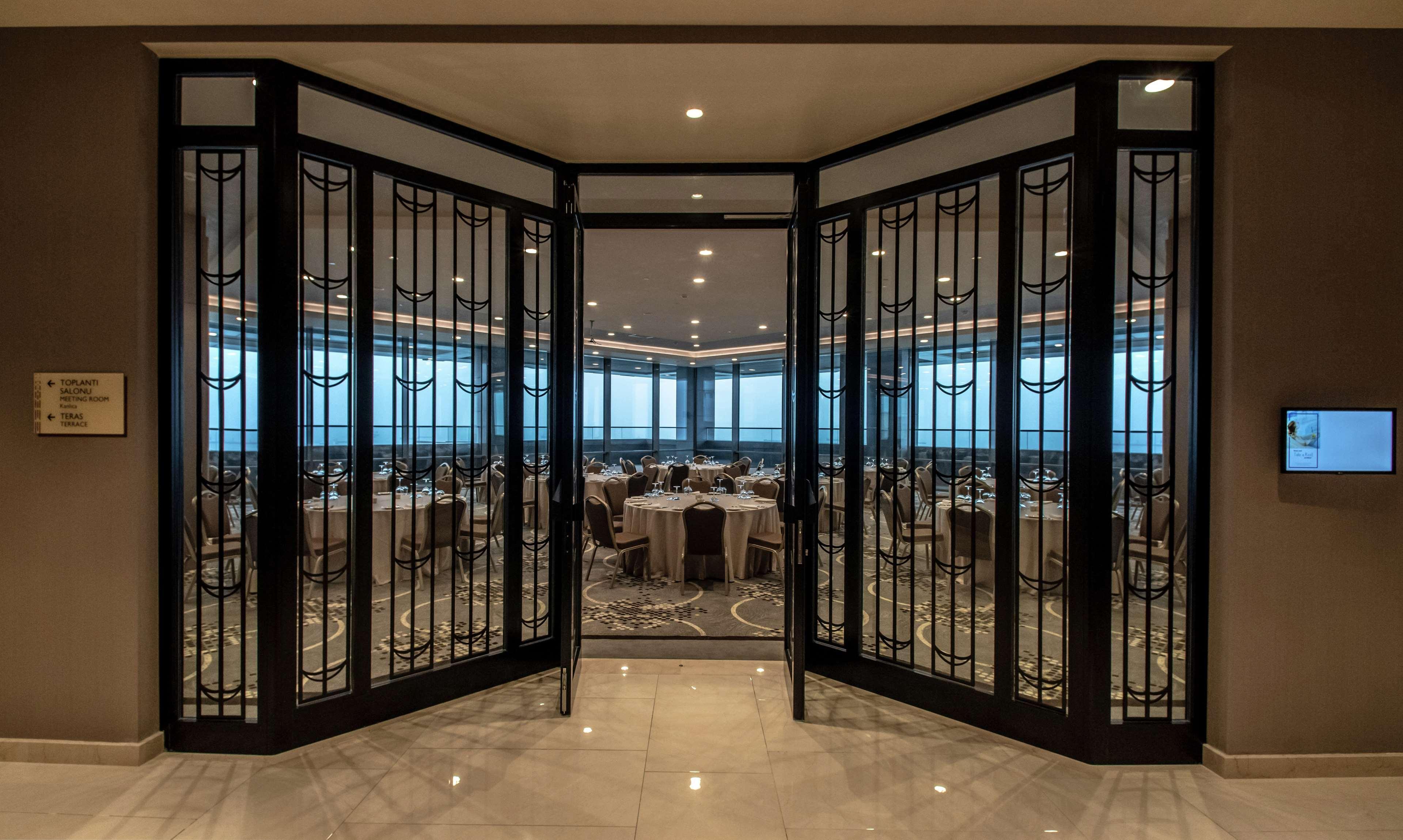 Hotel Hilton Istanbul Bakirkoy Exterior foto The entrance to the ballroom