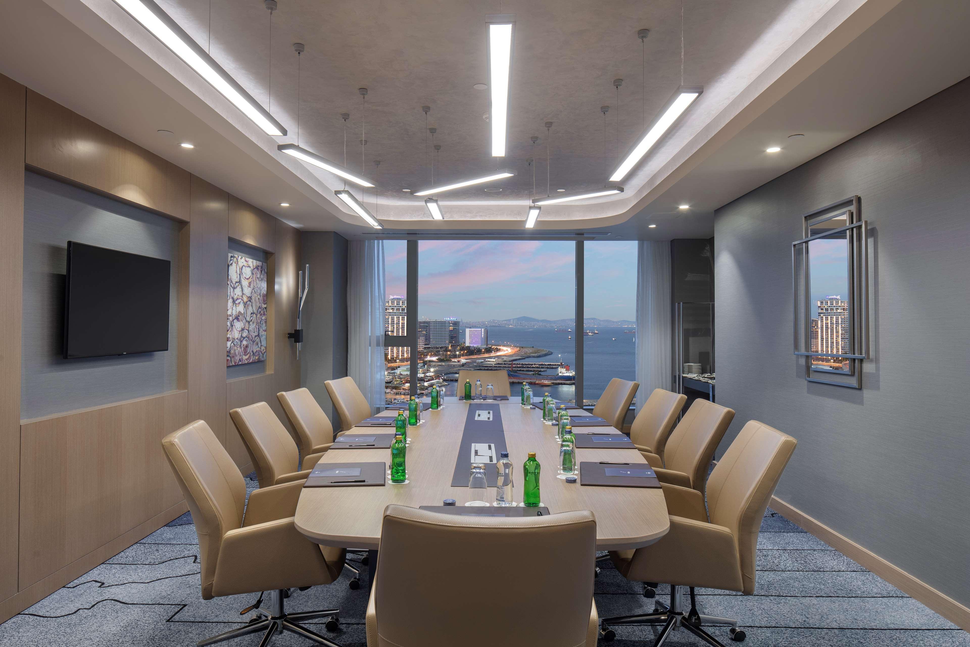 Hotel Hilton Istanbul Bakirkoy Exterior foto Boardroom