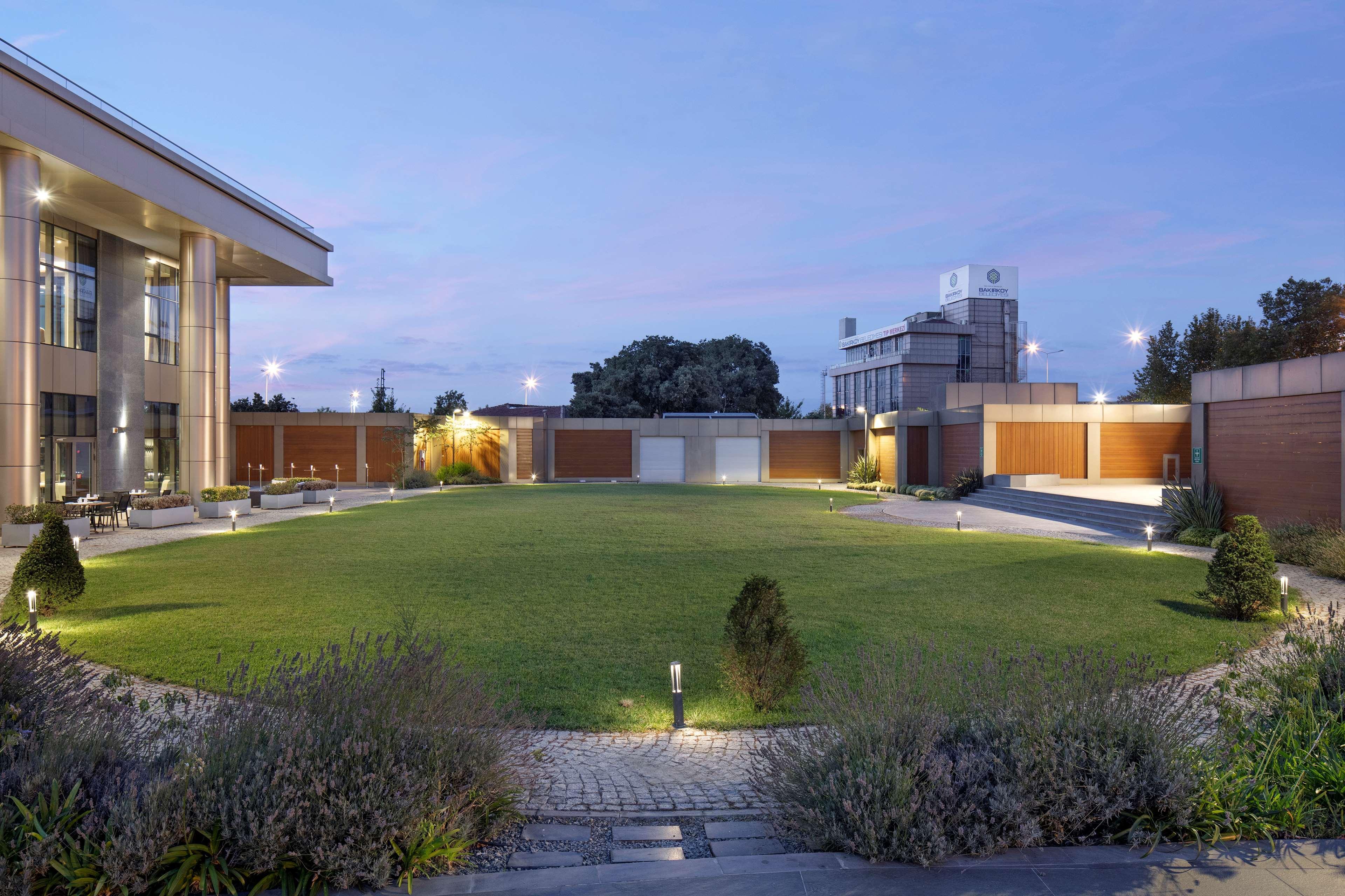 Hotel Hilton Istanbul Bakirkoy Exterior foto The campus of the University of Patras