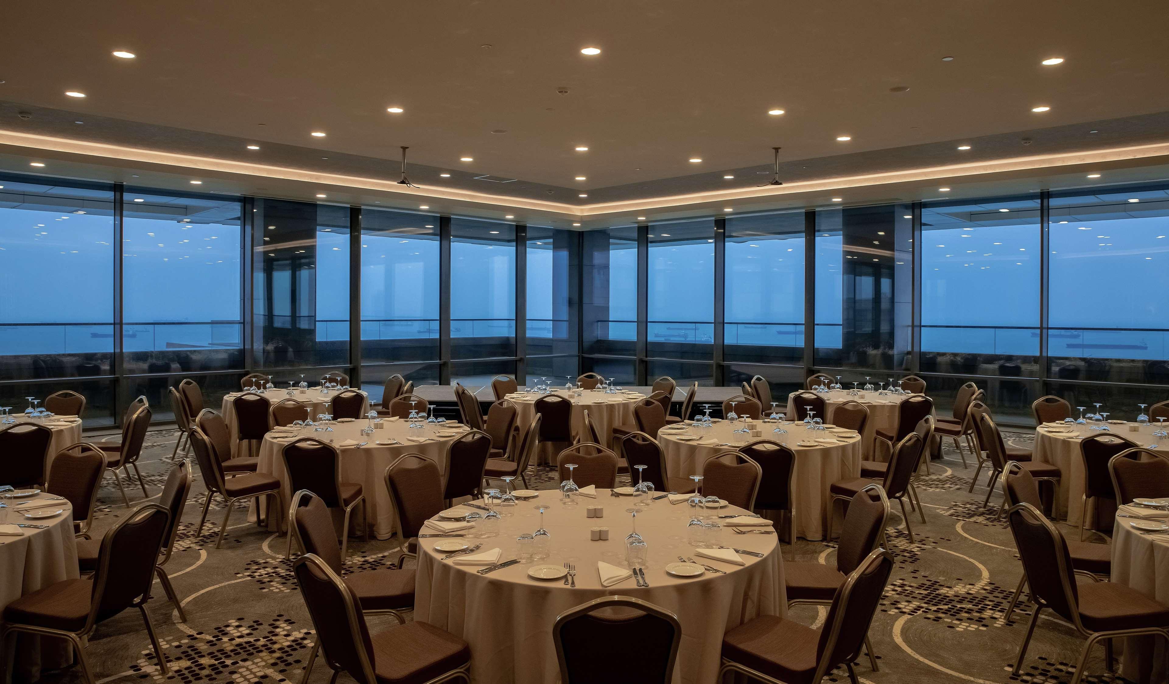 Hotel Hilton Istanbul Bakirkoy Exterior foto The 360° Meeting Room
