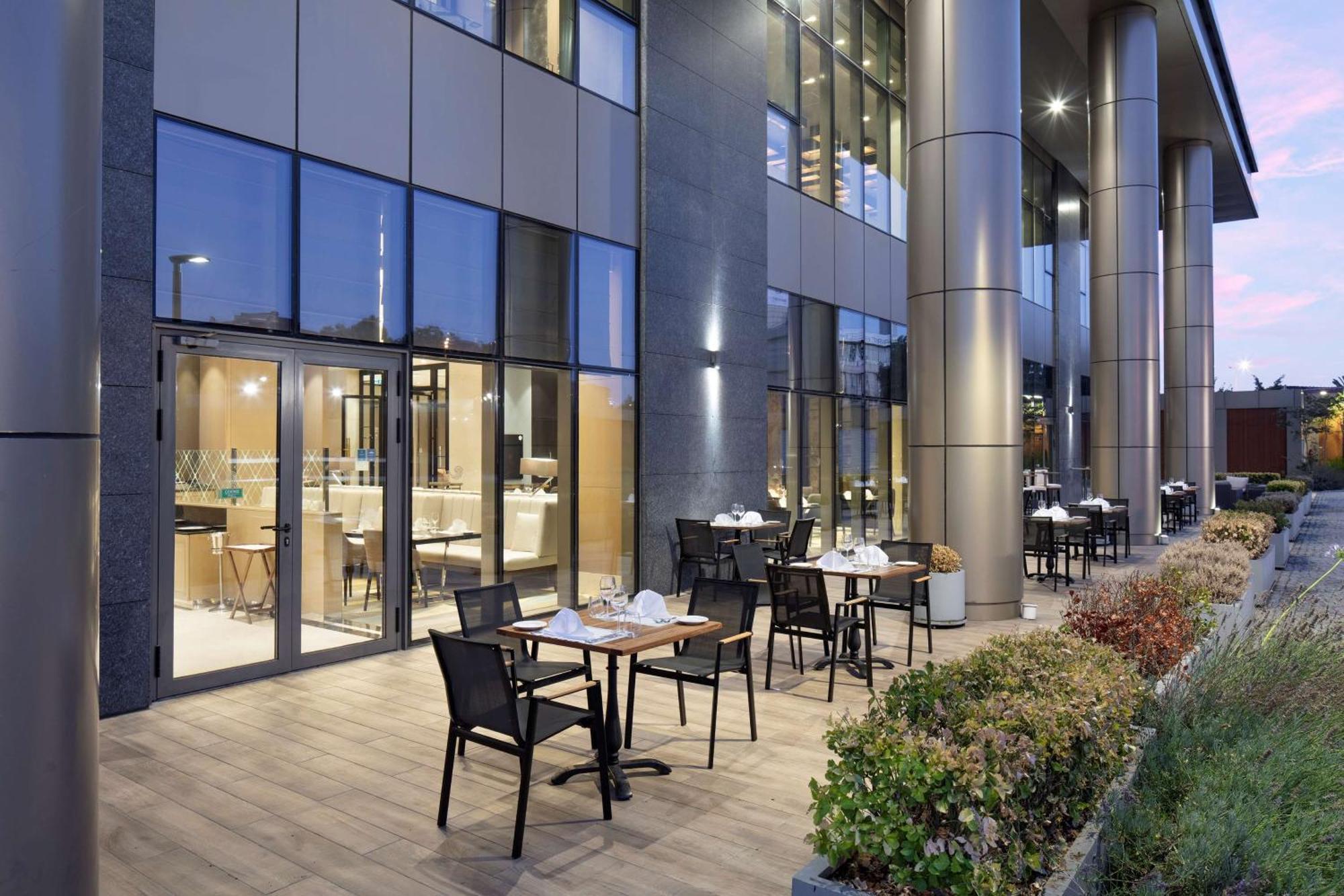 Hotel Hilton Istanbul Bakirkoy Exterior foto The Terrace