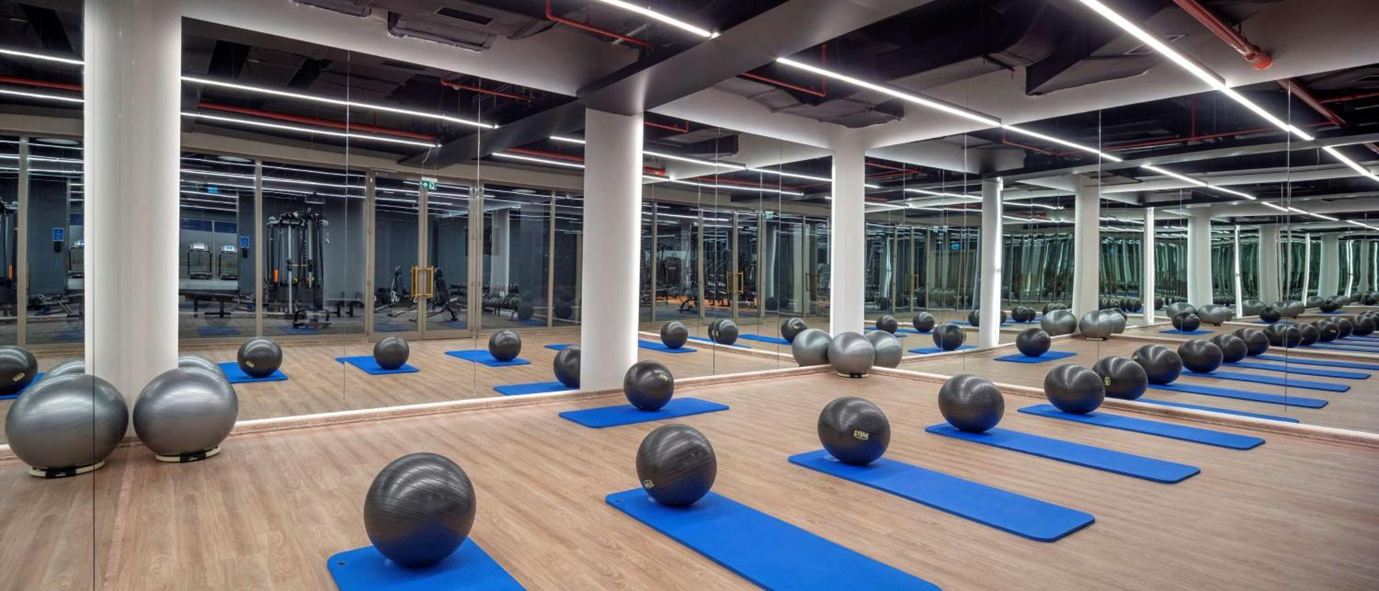 Hotel Hilton Istanbul Bakirkoy Exterior foto The gym at the hotel